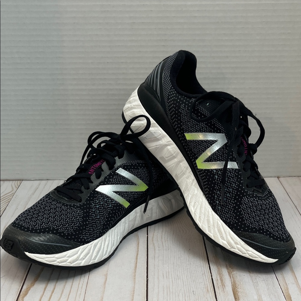 New Balance Sneakers with Reflective Accents. Fresh foam insoles. Size 6.5 EUC